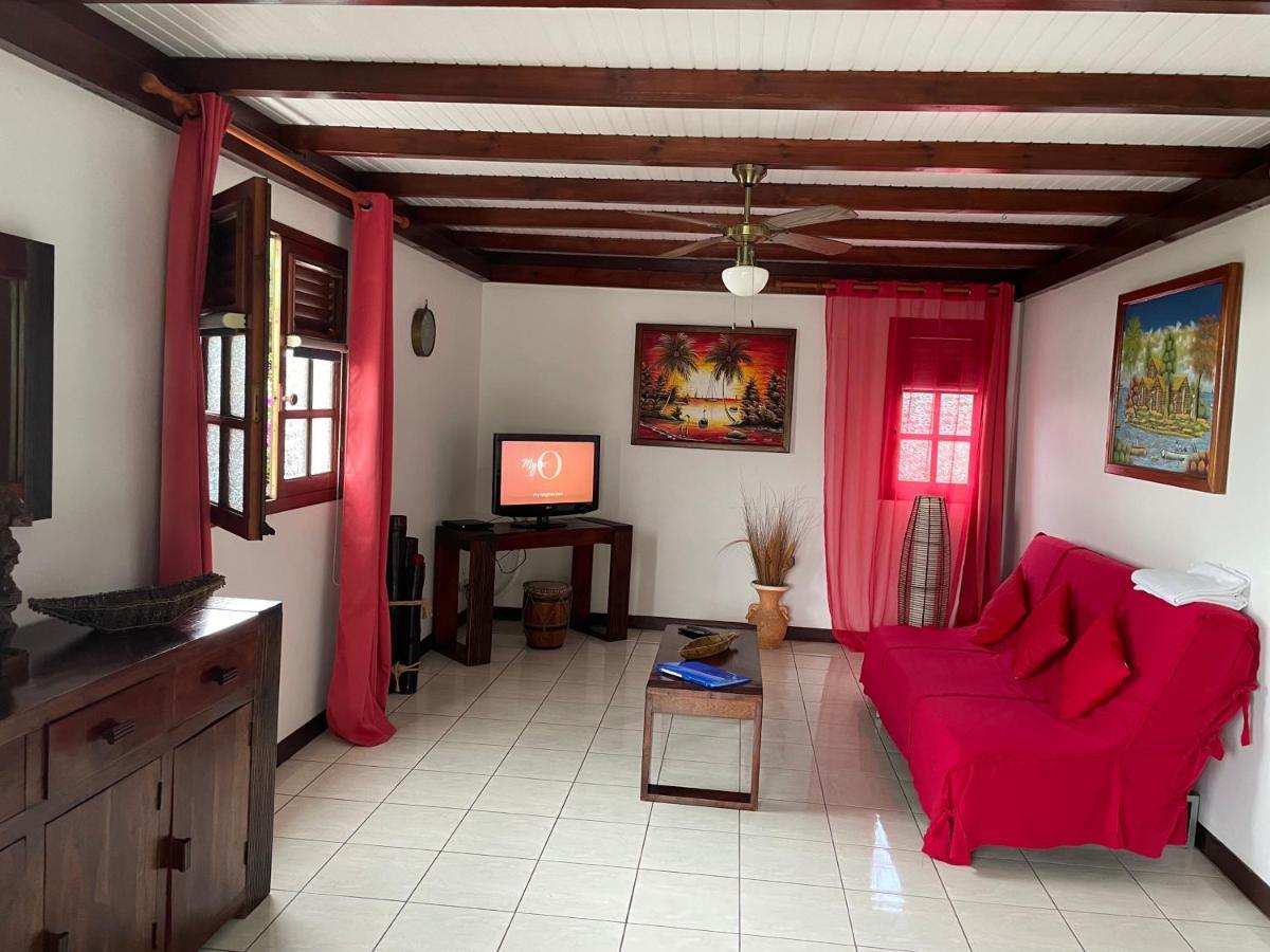 Les Villas Pameyaque 2 F2 Avec 1 Piscine Et 1 F3 Avec 1 Piscine, Superbe Vue Sur La Mer Riviere-Salee Luaran gambar