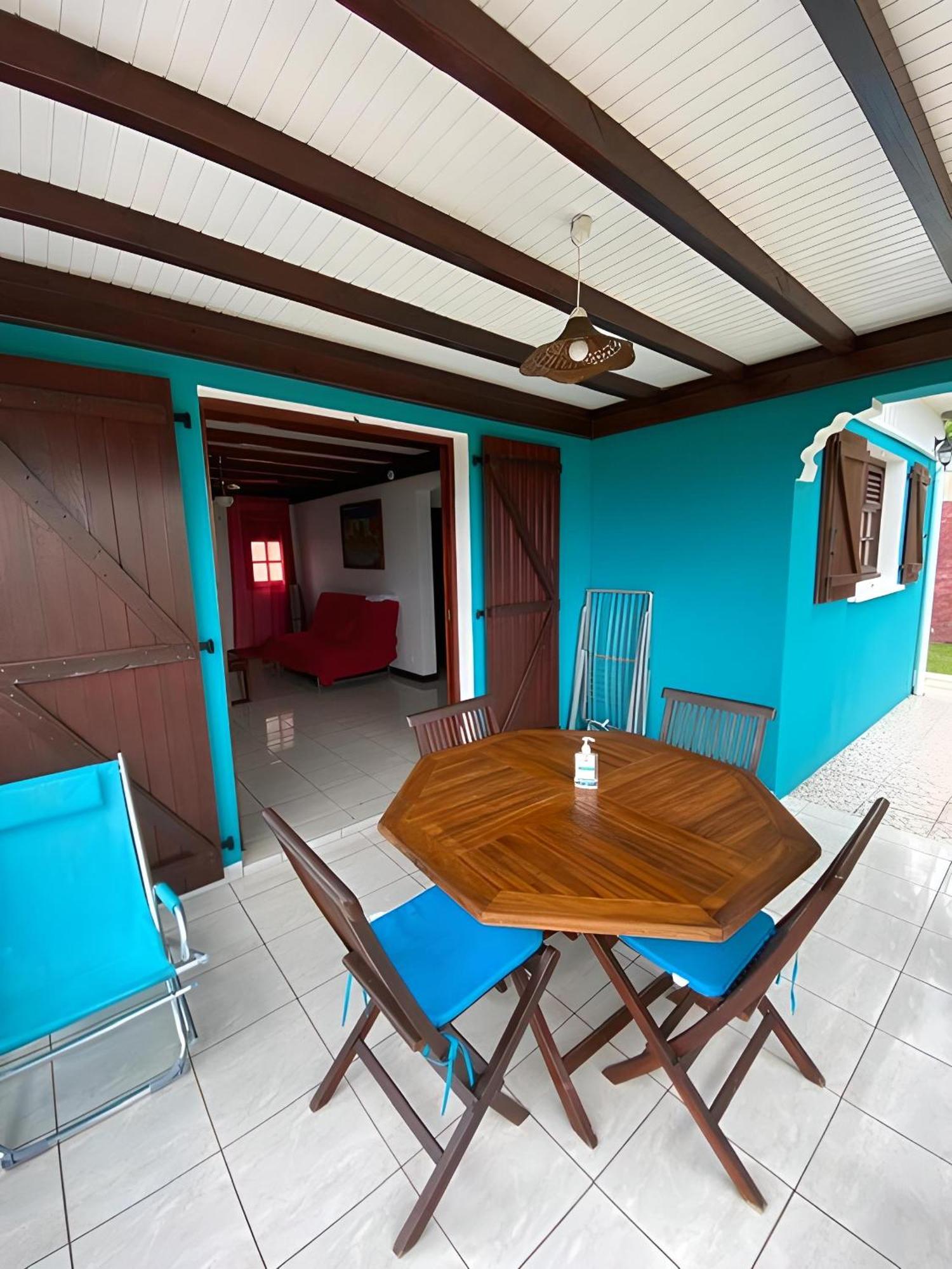 Les Villas Pameyaque 2 F2 Avec 1 Piscine Et 1 F3 Avec 1 Piscine, Superbe Vue Sur La Mer Riviere-Salee Luaran gambar