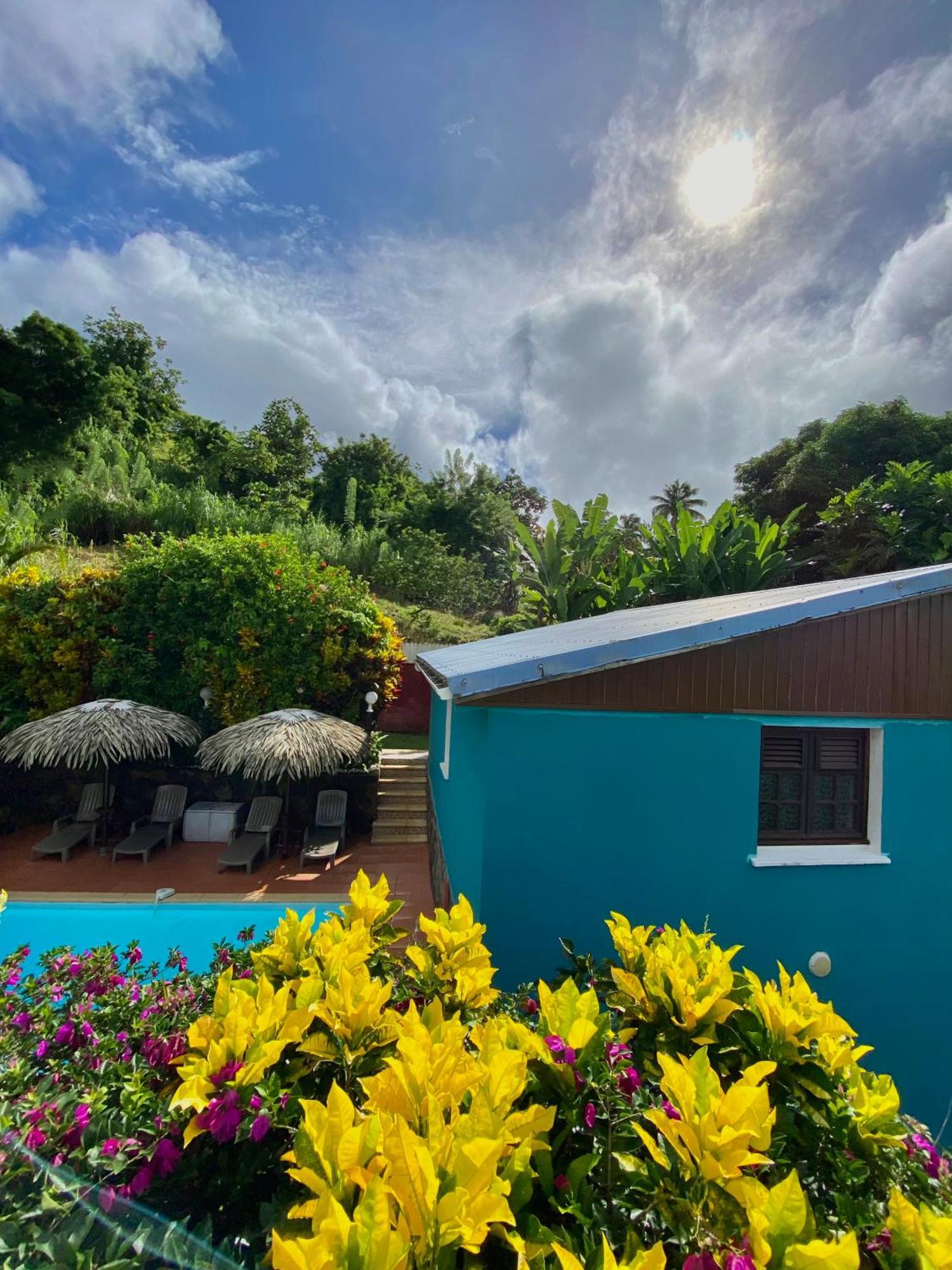 Les Villas Pameyaque 2 F2 Avec 1 Piscine Et 1 F3 Avec 1 Piscine, Superbe Vue Sur La Mer Riviere-Salee Luaran gambar