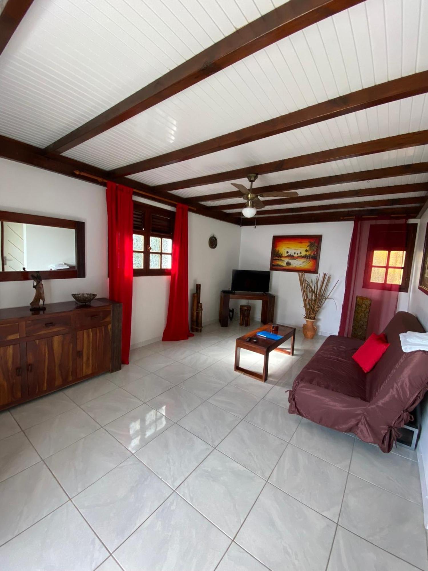 Les Villas Pameyaque 2 F2 Avec 1 Piscine Et 1 F3 Avec 1 Piscine, Superbe Vue Sur La Mer Riviere-Salee Luaran gambar