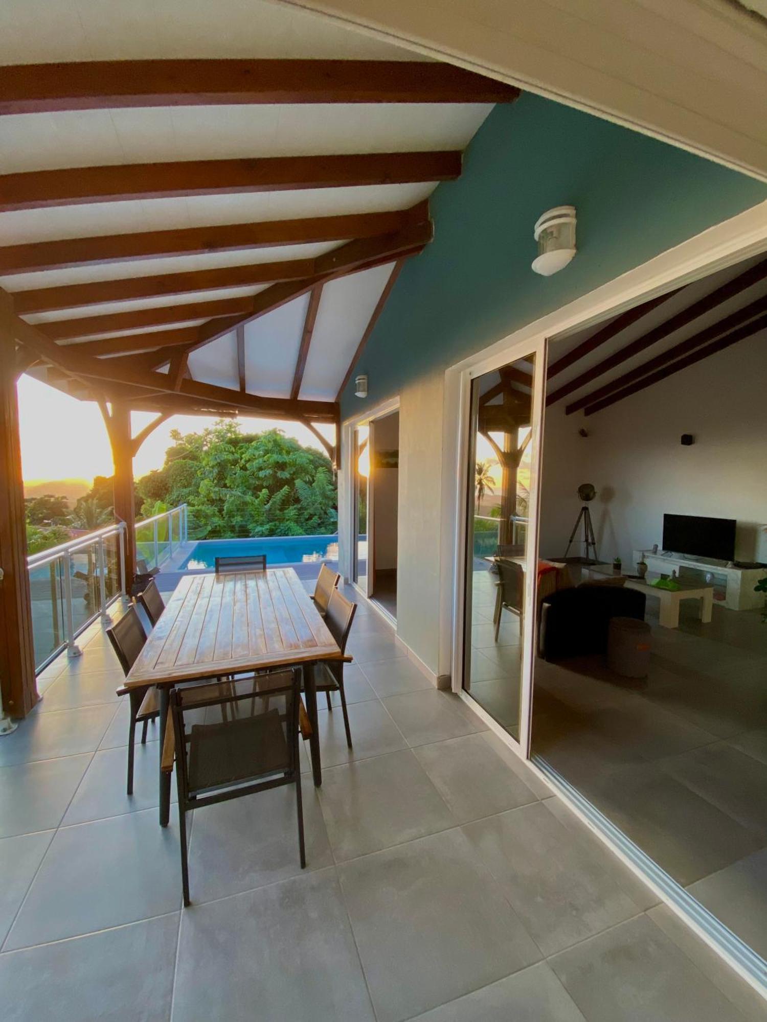 Les Villas Pameyaque 2 F2 Avec 1 Piscine Et 1 F3 Avec 1 Piscine, Superbe Vue Sur La Mer Riviere-Salee Luaran gambar