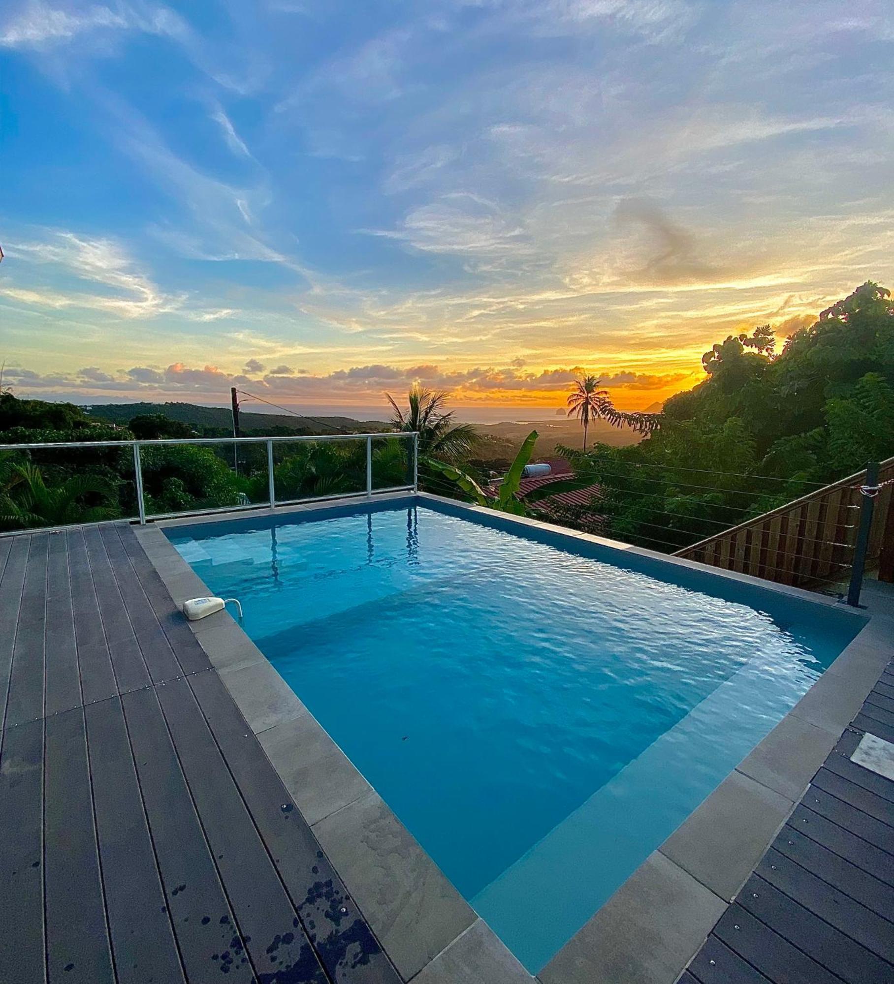 Les Villas Pameyaque 2 F2 Avec 1 Piscine Et 1 F3 Avec 1 Piscine, Superbe Vue Sur La Mer Riviere-Salee Luaran gambar