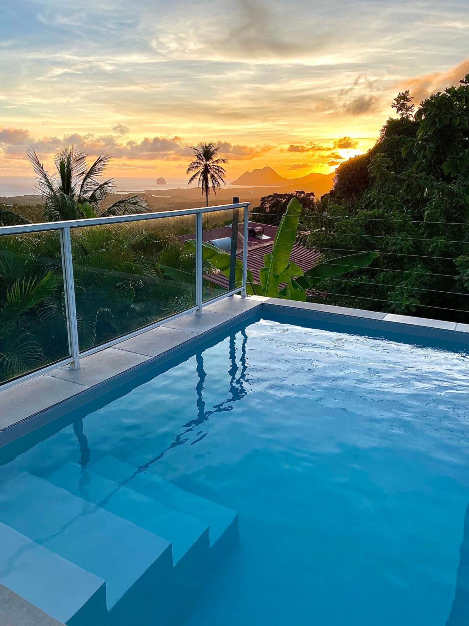 Les Villas Pameyaque 2 F2 Avec 1 Piscine Et 1 F3 Avec 1 Piscine, Superbe Vue Sur La Mer Riviere-Salee Luaran gambar