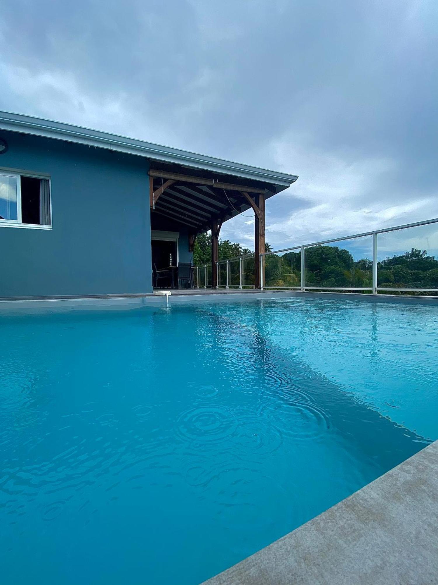 Les Villas Pameyaque 2 F2 Avec 1 Piscine Et 1 F3 Avec 1 Piscine, Superbe Vue Sur La Mer Riviere-Salee Luaran gambar