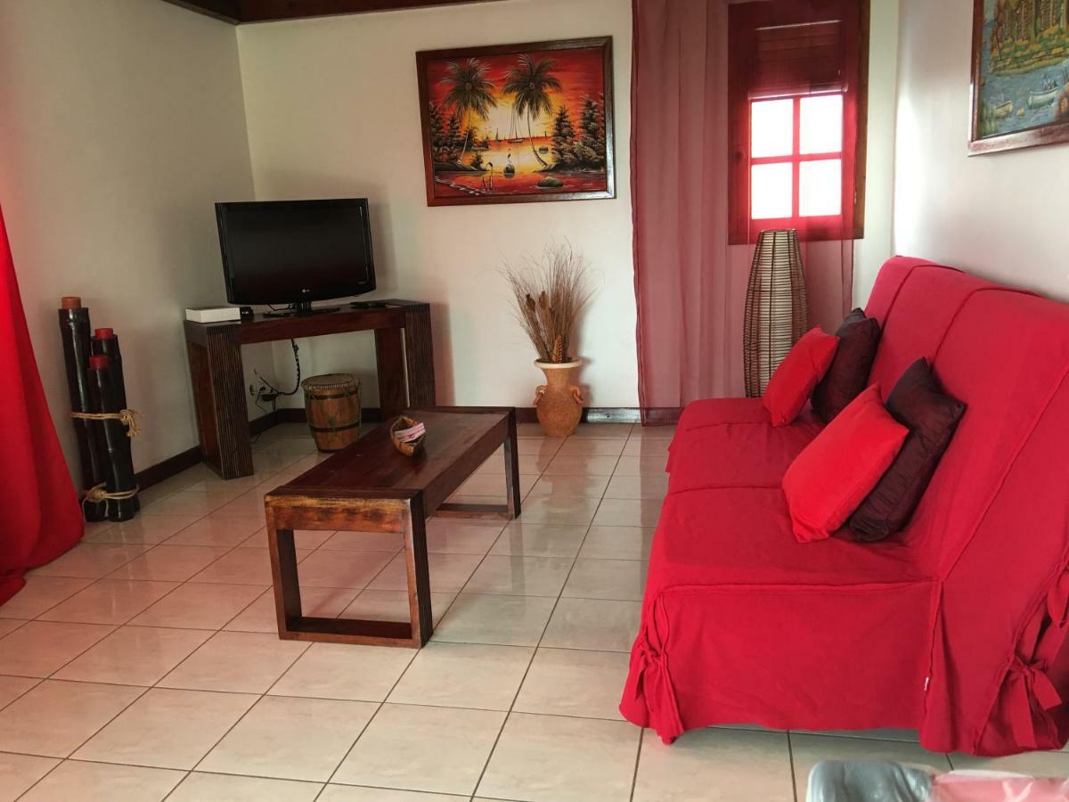 Les Villas Pameyaque 2 F2 Avec 1 Piscine Et 1 F3 Avec 1 Piscine, Superbe Vue Sur La Mer Riviere-Salee Luaran gambar